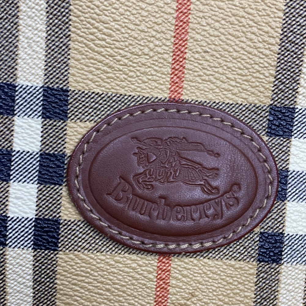 Burberrys Haymarket Check Weekender Duffle Bag - Picture 2 of 14